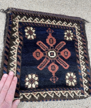 Small Baluch Bag/Chanteh with kilim back - 14" x 14" - 36 x 37 cm.                  