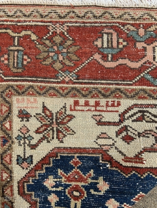 Unusual Small Heriz Serapi Rug - 3'10 x 4'8 - 118 x 140 cm                   