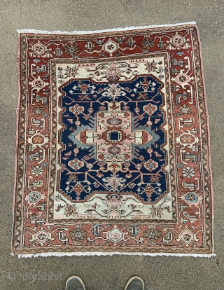 Unusual Small Heriz Serapi Rug - 3'10 x 4'8 - 118 x 140 cm                   