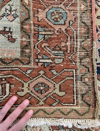 Unusual Small Heriz Serapi Rug - 3'10 x 4'8 - 118 x 140 cm                   