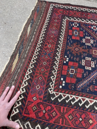 Antique Baluch Rug with beautiful colors and not a commonly found drawing - 3'8 x 6'1 - 115 x 185 cm            