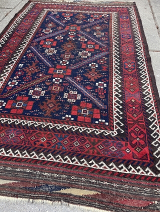 Antique Baluch Rug with beautiful colors and not a commonly found drawing - 3'8 x 6'1 - 115 x 185 cm            