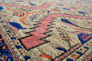 Baluch rug with Camel ground - 3'5 x 5'7 - 104 x 169 cm.                   