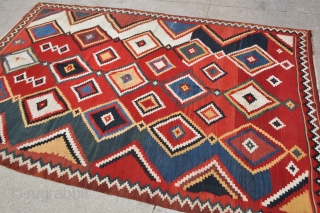 Antique Qashqai kilim – 5’4 x 8’5 – 162 x 256 cm.                     