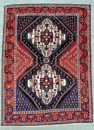 Fine Afshar rug with beautiful colors and graphic border from early 1900s, in good original condition - 4'5 x 6'1 ft. - 125 x 185 cm.       