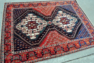 Fine Afshar rug with beautiful colors and graphic border from early 1900s, in good original condition - 4'5 x 6'1 ft. - 125 x 185 cm.       