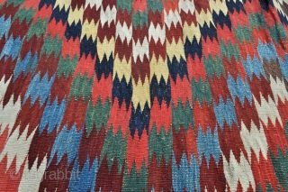 Qashqai Kilim with Fine Weave, Wonderful Clear natural colors and Nice small size - 4'4 x 6'8 - 132 x 203 cm.           