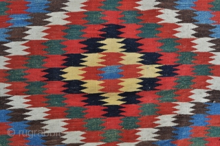 Qashqai Kilim with Fine Weave, Wonderful Clear natural colors and Nice small size - 4'4 x 6'8 - 132 x 203 cm.           