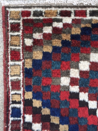 Bakhtiari Gabbeh rug - 3'11 x 5'6 - 119 x 159 cm.                     