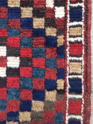 Bakhtiari Gabbeh rug - 3'11 x 5'6 - 119 x 159 cm.                     