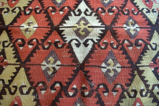 Small Central Anatolian "Elibelinde" Kilim with all natural colors including aubergine and shades of apricot/orange in good condition, probably 3rd quarter of 19th c. 3'0 x 4'10 ft. - 92 x 147  ...