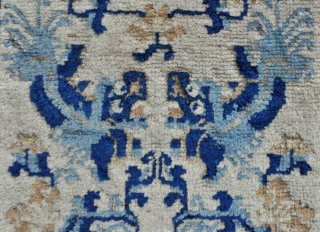 Ningxia rug - 18th c. - 25" x 44" - 64 x 112 cm.                   