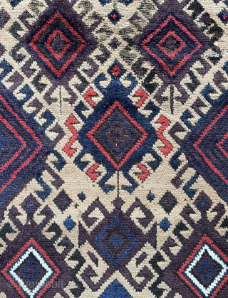 Beautiful Antique Baluch Rug with great natural colors, funky field drawing on camel wool field in remarkable condition - 3'3 x 5'6 - 100 x 170 cm      