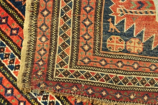Charming small NW Persian Tribal rug - about 3'5 x 4'4 ft. - 105 x 132 cm.                