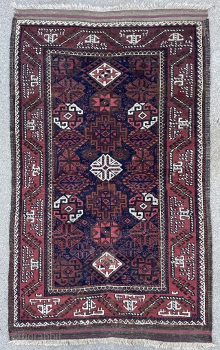 Baluch Rug from late 19th c. with lovely patterns framed by a well drawn border - 3'1 x 5'2 - 94 x 156 cm         