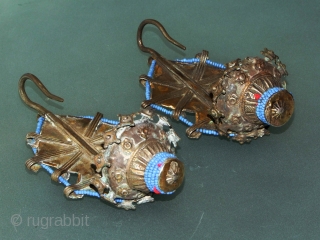 GILDED SILVER & BLUE GLASS EAR PENDANTS
They originate from the Islamic people of the Katawaz basin along the Afghanistan-Pakistan border.
length: about 13,5cm
19th century
These pendants, beeing too heavy to be suspended from the  ...