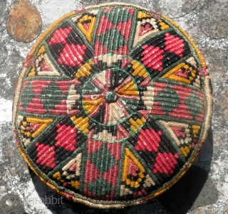 Here is a lovely old Karapalpak hat.
Measureing 7" in diameter and 3"+ tall.
Useing a silk warp wraping technique the
hat is in reasonable condition dateing to
the early 20th. century.      ...