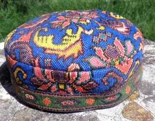  


         Here is a beautifull old Uzbek hat in excelent conditon.

         The great condition suggests  ...