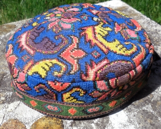  


         Here is a beautifull old Uzbek hat in excelent conditon.

         The great condition suggests  ...