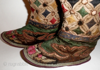 High ranking Tibetan young Childs dress boots. Made of silk appliqué and embroidered fabric, they measure just 5" long in the sole and a total of
6 1/2" tall. They are beautifully made  ...