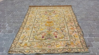 Antique French or Italian silk embroidery around 1700
Size 225 x 165 cm
                     