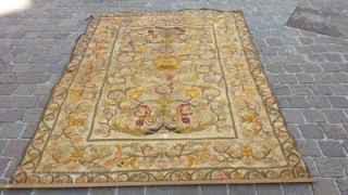 Antique French or Italian silk embroidery around 1700
Size 225 x 165 cm
                     