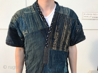 A wonderful farmer's jacket in perfect condition. Especially desirable due to its beautiful collar. This jacket from Aomori was worn by a poor farmer and has been mended during several decades. Both  ...