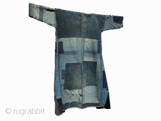 A long kimono in splendid condition. It is rare to find such long boro kimonos. It makes for a very handsome piece of decoration. It has a simple and clean collar. This  ...