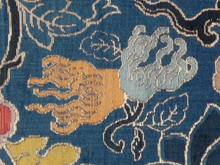 A large strip of gold brocaded silk, probably curtain fabric. Early Qing, second half 17th century. Mint condition with one selvage. This is probably a remainder that has never been used and  ...