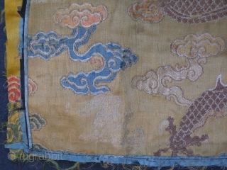 Rare fragment of a weaving for a semiformal imperial court robe, the 5 clawed dragon suggesting it was intended for the emperor or empress. Gold brocaded silk with a central Long among  ...