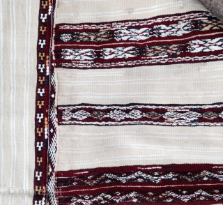 A nice Morocco Berber Woman Handira !
with Coton and Wool highlights ( knoted ) 
Early 20th , Size : 192x96cm             