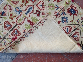 Summer sale : A beautiful Grec embroidery cushion !? complete . 
Size : 51x48cm                   