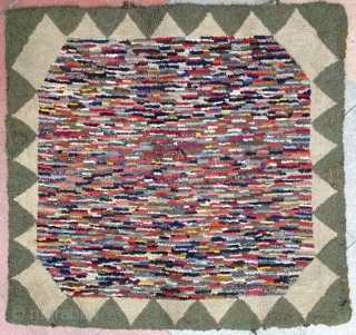 September Sale : 
IndianAmerican 'Hook' rug ! Abstract design and really beautiful .
Size : 102x98cm square ;
Circa : Enough old for its beauty .         