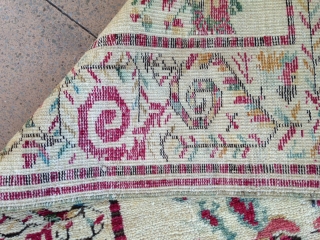 Very elegant Turkish rug ( Gordes ! ) 
Ivory field and border with attractive colors and drawing.
in a good condition accept same very few black ( brown ) nicely corroded.
Size : 153x113cm
Circa  ...