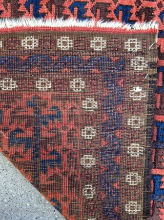 An unusual and lovely Baluch rug ! 
Size : 145x84cm
Circa : 19th.                     