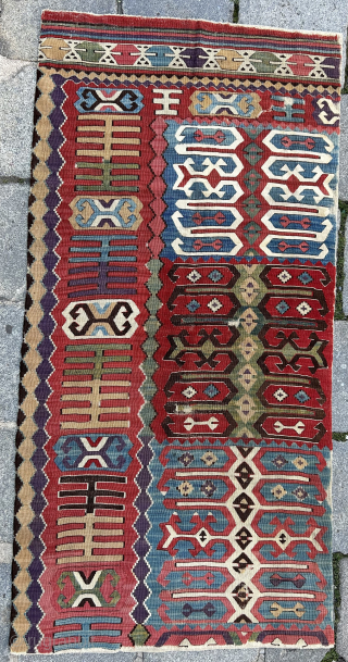 Kilimfragment
Westanatolia, Eskishehir or Kütahya
170x86cm
mounted                             