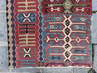 Kilimfragment
Westanatolia, Eskishehir or Kütahya
170x86cm
mounted                             