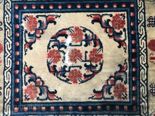 China ceremonial mat
87 x 86 cm                           