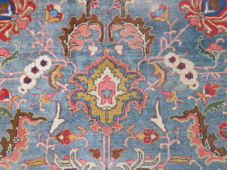 Antique Tabriz rug dating from about 1920 with an allover 'Shah Abbas' design that's generously spaced giving the rug an open and relaxed look.
Signature cartouche at one end.

Modern Times
moderntimesberlin.com
email: moderntimesberlin@web.de
tel: +49 (0)173  ...