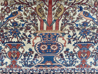 Farahan prayer rug with unusual pattern in very good condition 
Size 200x135 cm circa 1900                  