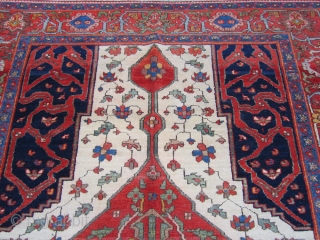 Malayer rug Ivory.
vegetable dyes 120 years old full pile.
repair at the end of a rug but very good repair.
size 183x130             