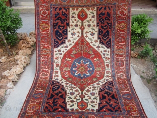 Malayer rug Ivory.
vegetable dyes 120 years old full pile.
repair at the end of a rug but very good repair.
size 183x130             