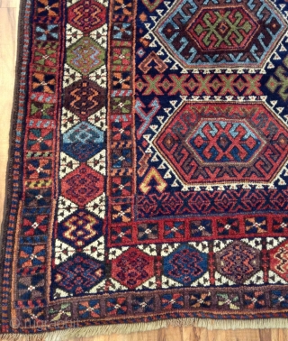 Antique Jeff Kurdish excellent condition .
Size. 255x145                          