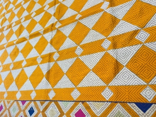 Antique Varida bagh, which roughly translates to "garden of the wedding trousseau," is a style of chaddar or shawl worn in Punjabi wedding rituals. It features exquisite bagh embroidery. This northern Indian  ...