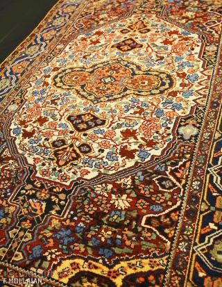 Beautiful Antique Persian Bakhtiari Rug, ca. 1940
231 × 153 cm (7' 6" × 5' 0")                  