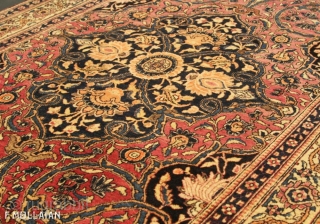 Beautiful Antique Persian Isfahan Rug, ca. 1920
212 × 134 cm (6' 11" × 4' 4")                  