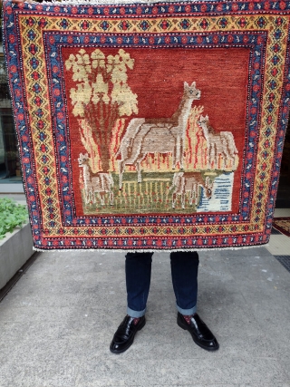This is a beautiful Malayer rug woven circa 1920.
It measures 94 x 84 CM in size.

                 