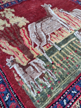 This is a beautiful Malayer rug woven circa 1920.
It measures 94 x 84 CM in size.

                 