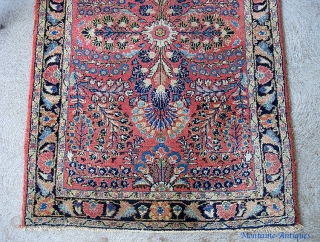 Lilihan 4 ft 10 in by 3 ft 5 in. Nice thick plush rug in perfect condition                
