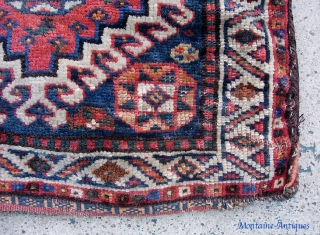 South Persian bag. 20 x 23 inches. Maybe Luri? Pretty nice old thing in pretty nice condition $15 shipping in us.            